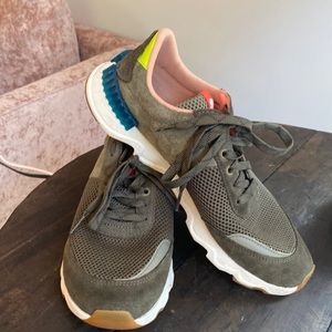 Sorel Women’s size 11 sneaker. Olive green with bright accents.